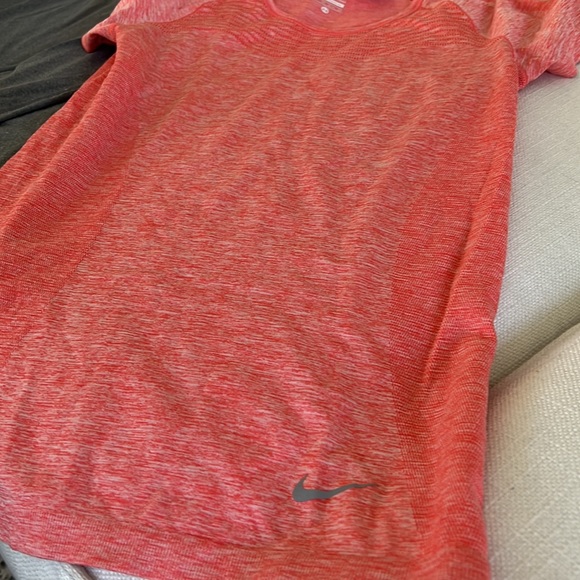 NIKE TOPS - Picture 5 of 9